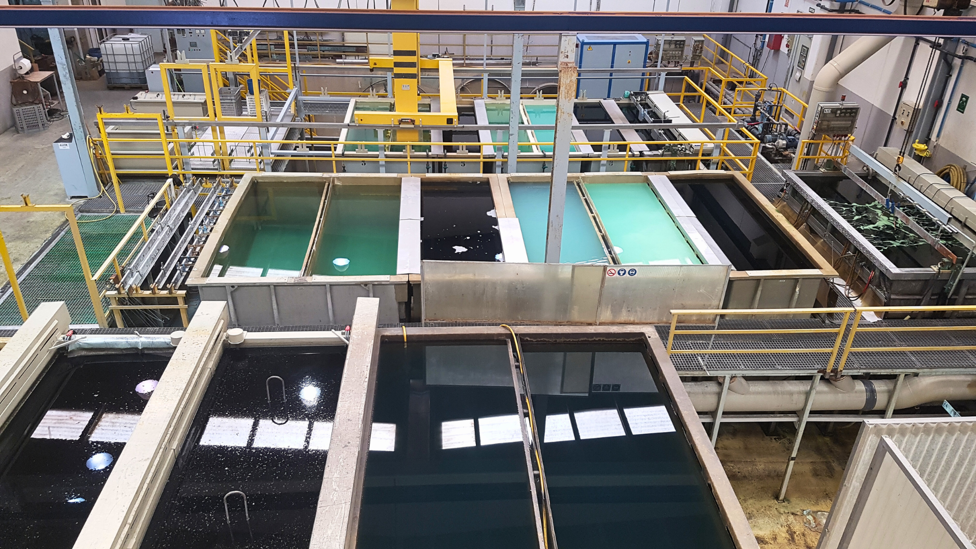 Equipo e instalaciones de AUJOR